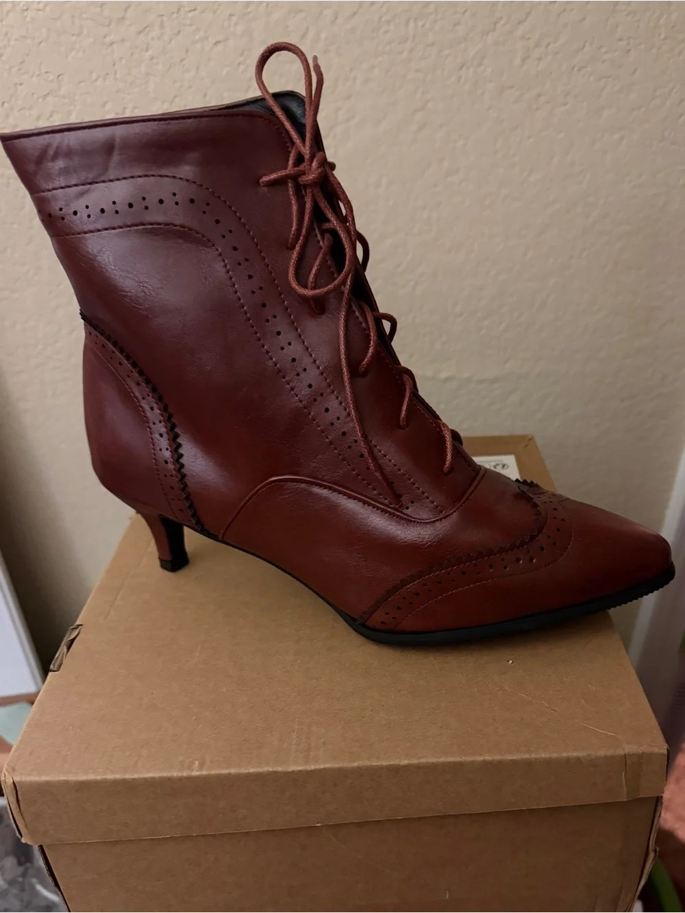 Women's Lace-Up Pointed Toe Ankle Boots in Burgundy